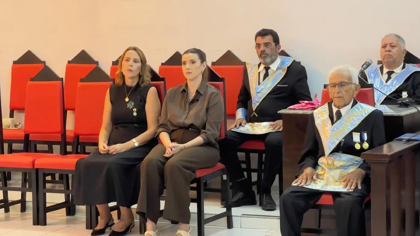 Registro fotográfico: SESSÃO MAGNA PÚBLICA COMEMORATIVA AO 45º ANO DE FUNDAÇÃO DA LOJA MAÇÔNICA JOÃO CECÍLIO DA COSTA, Nº 2.116, ORIENTE DE NATAL/RN.