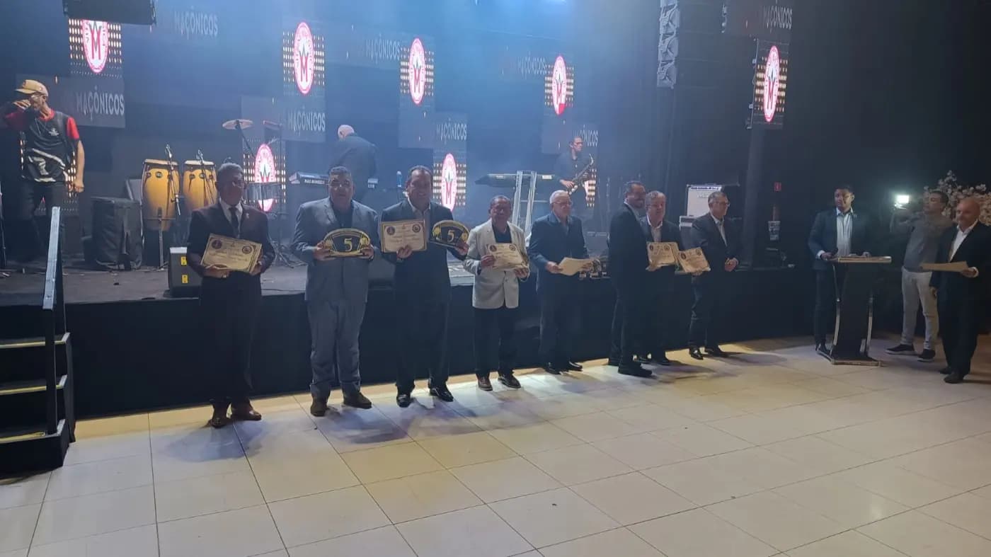 Registro fotográfico: LOJA MAÇÔNICA ETEVALDO BARCELOS FONTENELE Nº 39 (GLERN) – 1º BAILE DE ANIVERSÁRIO, EM HOMENAGEM AO SEU 5º ANO DE FUNDAÇÃO.